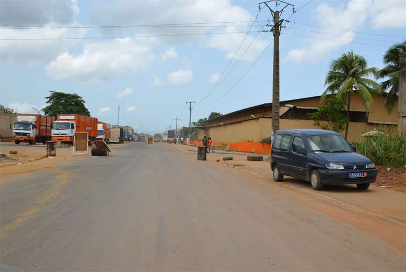 Fermeture de la voie principale de la zone industrielle de Yopougon